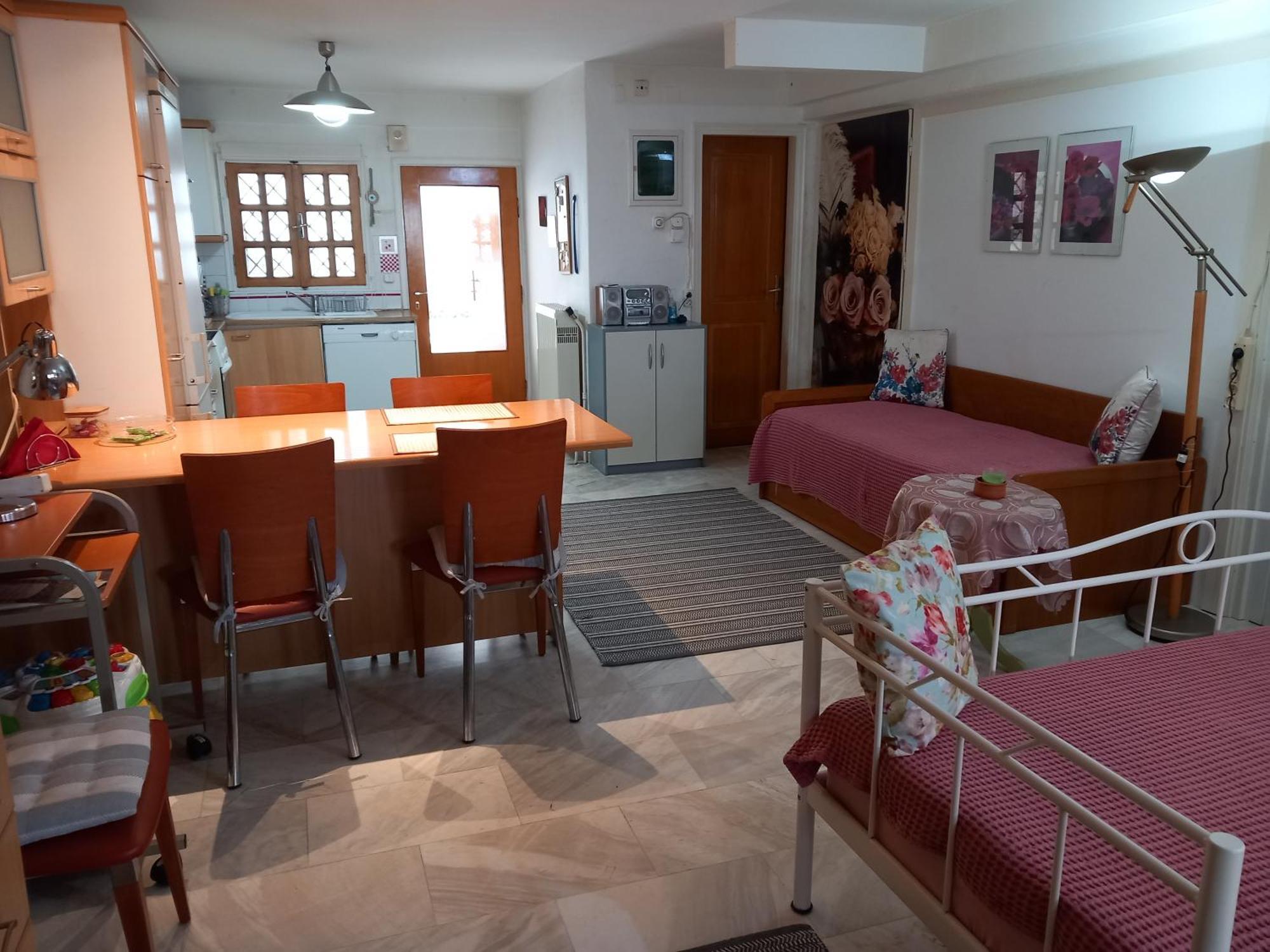 κοντά στην κλινική αγ λουκα Apartment *